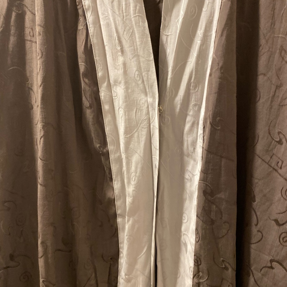 Brown and White Robe - Picture 2 of 3